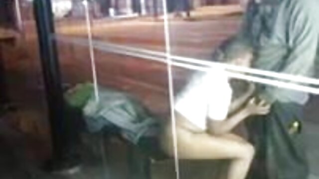 สูงความละเอียดสูง :  นักเรียน fucks ลูกสาวของเจ้าของบ้านคิวบาลูกติดในห้องอาหาร xxx วีดีโอ โป๊ เซ็กซี่ร้อนแรงสื่อลามก 